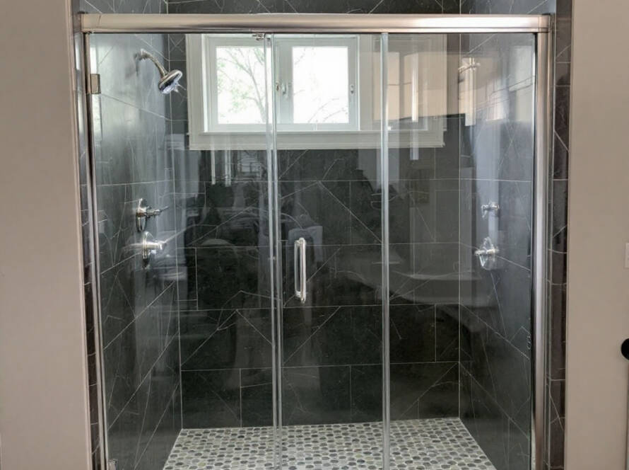 A professionally installed modern shower door with contemporary design in Hingham, MA that revolutionizes one's bathing experience.