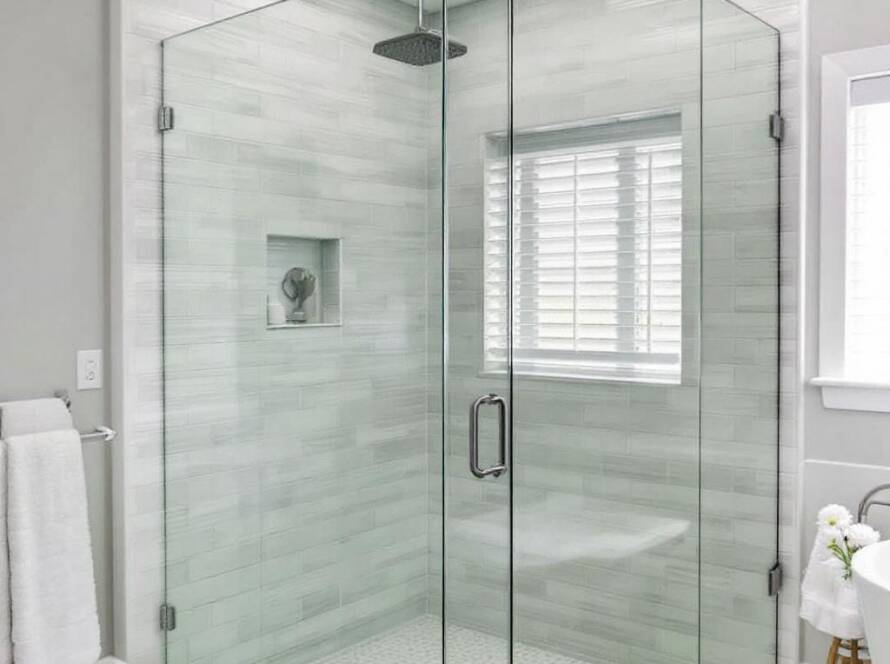 A local craftsman expert displaying modern stylized design for a custom shower door glass.